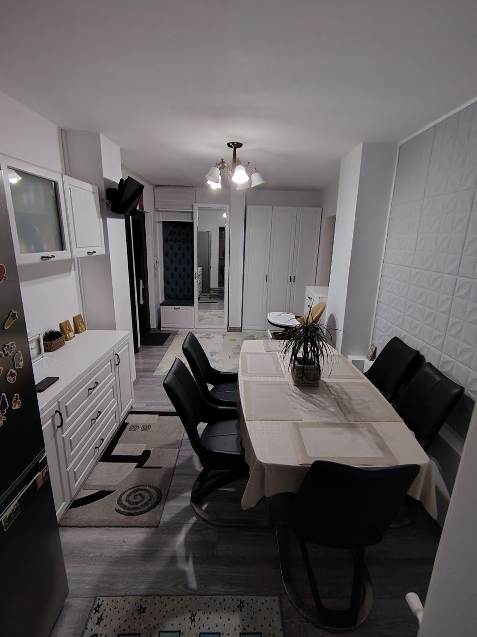 Apartament PB mare cu 2 camere decomandate , 2 balcoane , baie