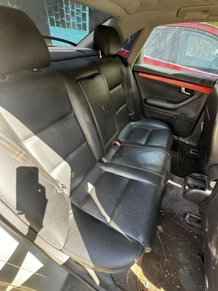 Ауди а4 AUDI A4 1.8 i  на части