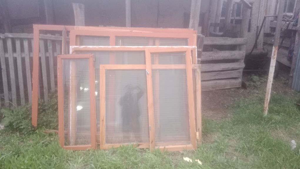Продам окны деревянные ,три больших окон