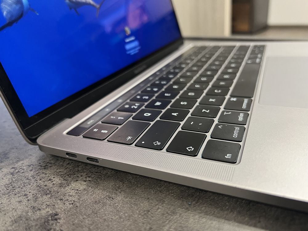 Macbook Pro 13-inch,2018,256 GB