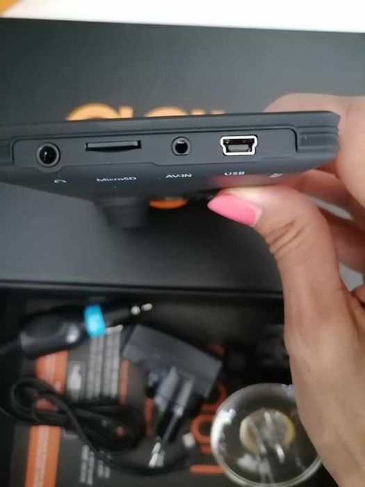 Сателитната навигационна система AGURI Motorhome & Caravan RV520 DVR