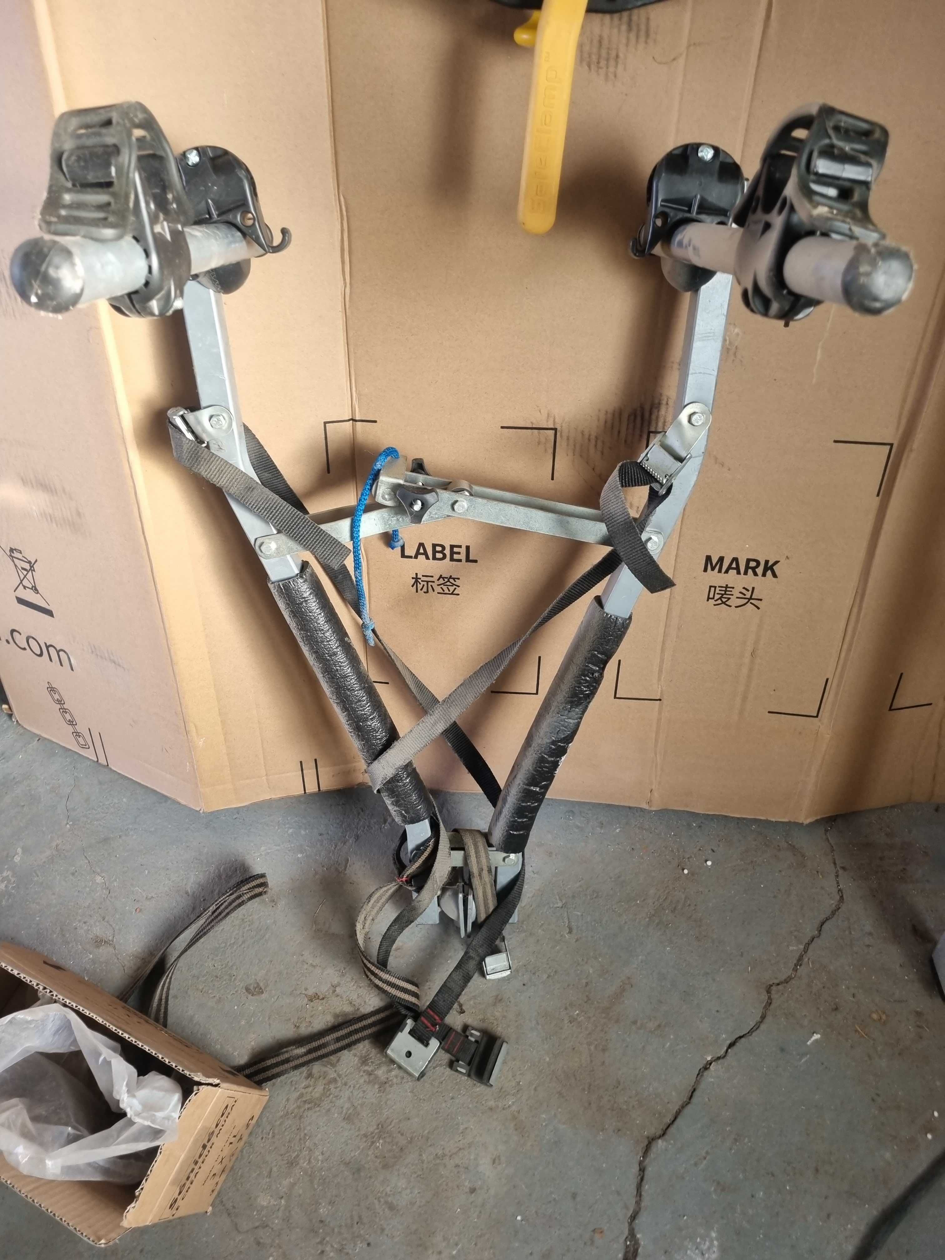 Inchiriez portbagaj auto Thule; Suport Biciclete; Bari; Cleme Scara