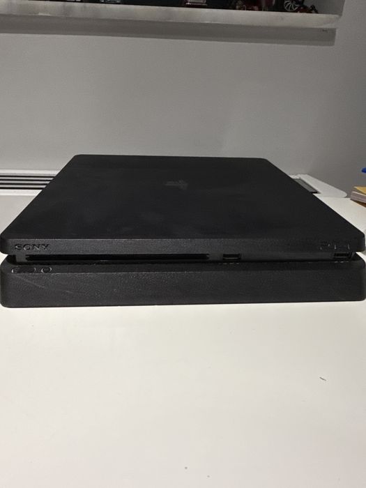 PlayStation 4 slim със два Джойстика и девет игри