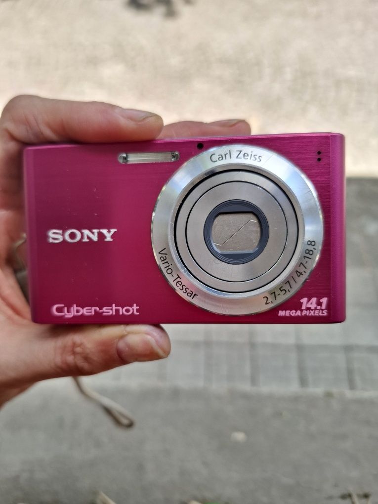 Компактен дигитален фотоапарат SONY CYBERSHOT DSC-W320
