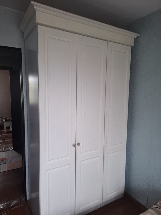 Шкаф от спального гарнитура продаётся.