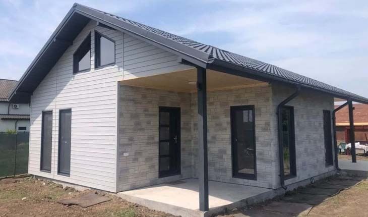 Casă modulară pe structură metalică, cu pereți din panouri sandwich, p