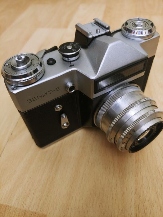 Фотоаппарат Зенит Е  с Индустар 50 нерабочий для фона