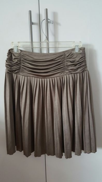 fusta plisata gri