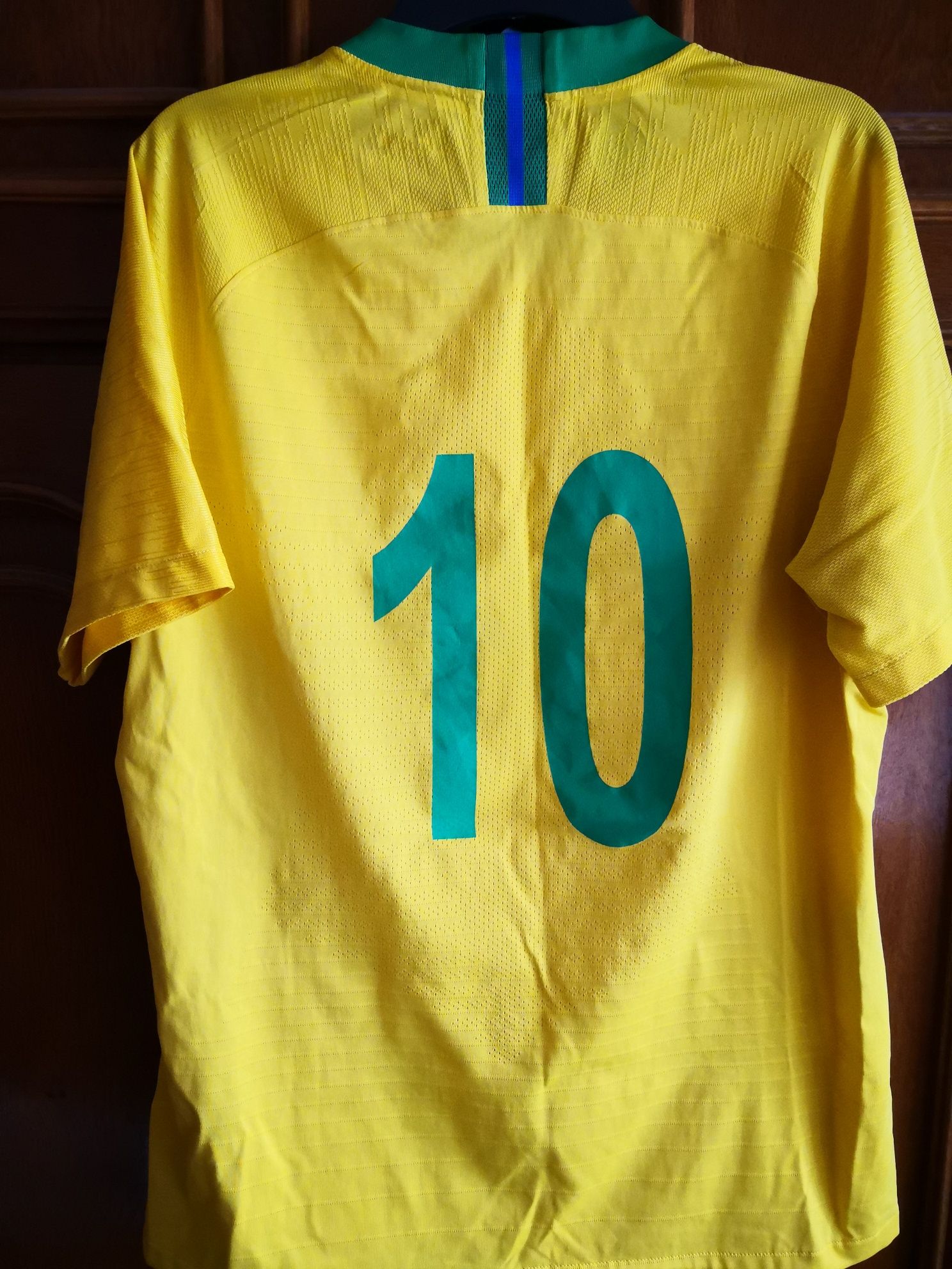 Vând tricou Nike Brazilia