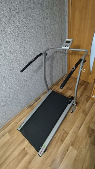 Продам беговую дорожку