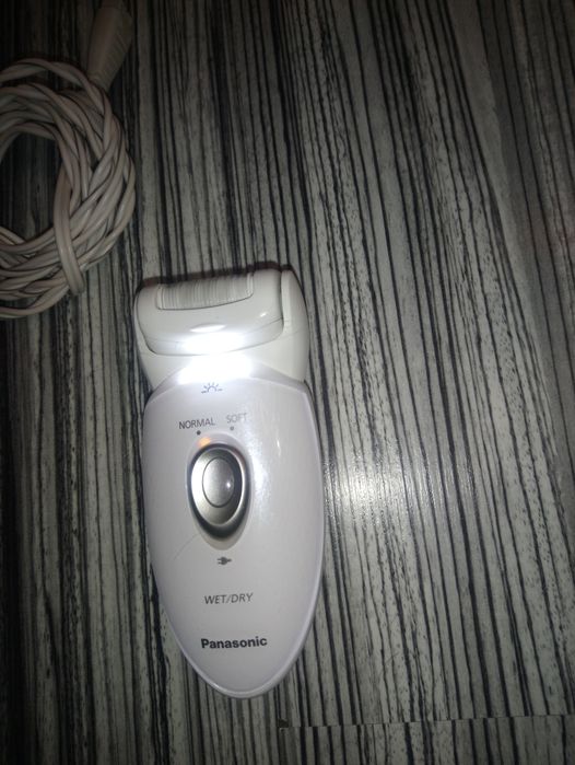 Epilator Panasonic, umed și uscat, model-ES-ED53 alb, 48 pensete,