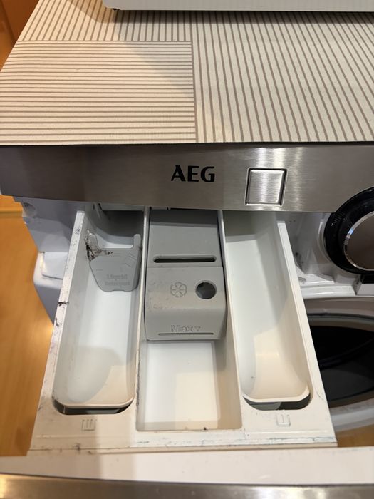 Пералня със сушилня AEG