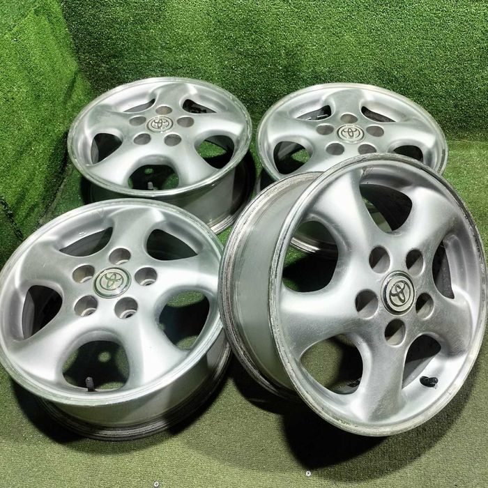 Продам Оригинальный диски Toyota R15 6JJ 5/114,3 ET45 ЦО61