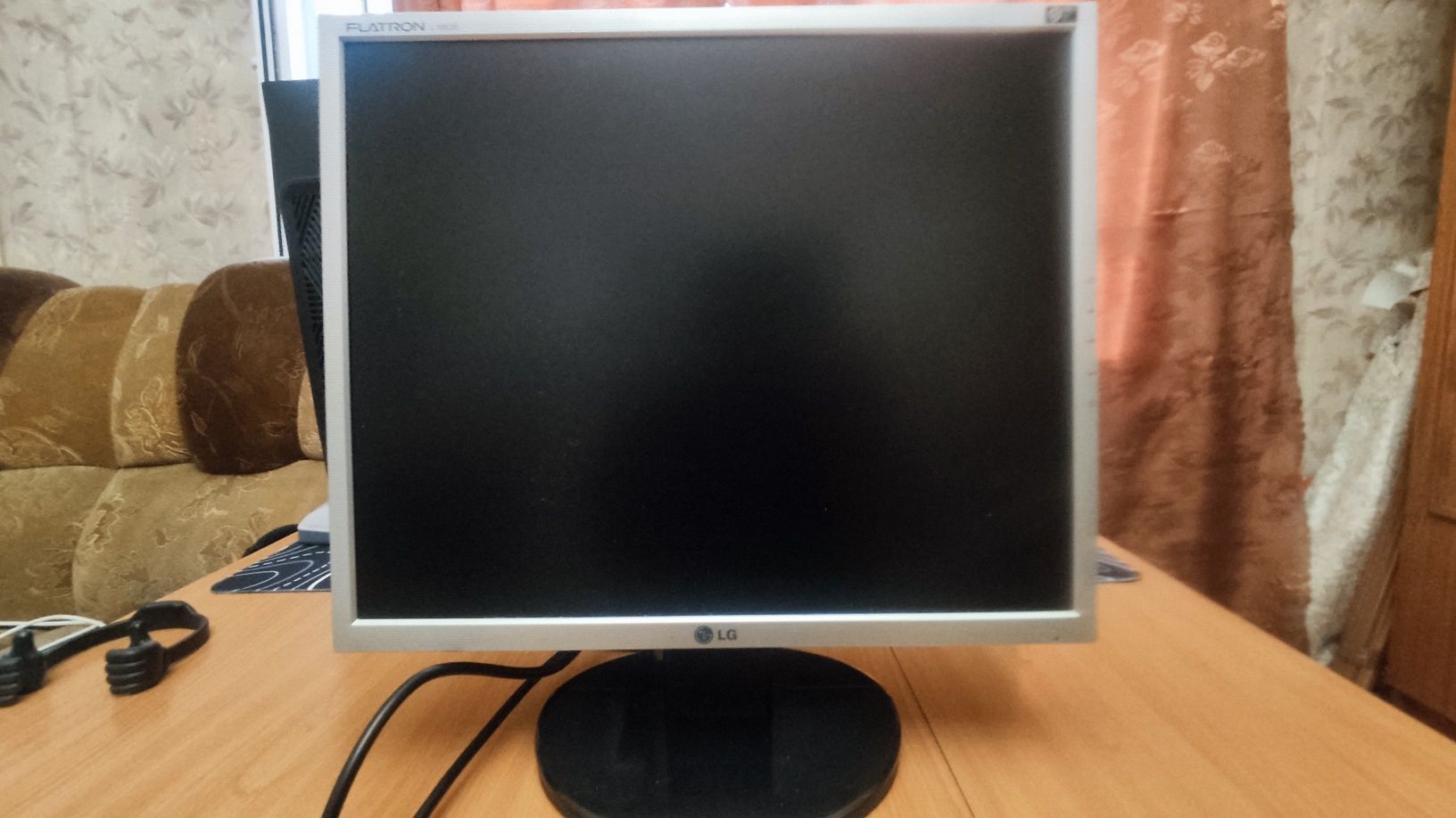 Продам 2 монитора LG