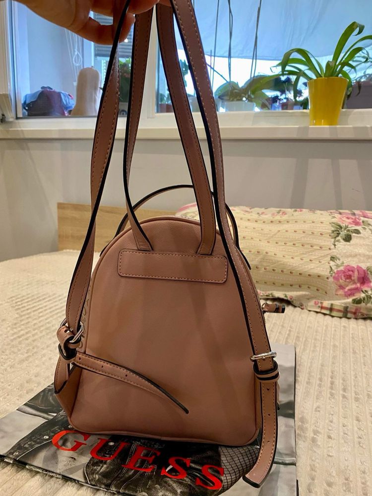 Дамска раница Guess