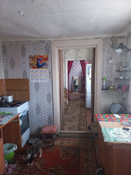 Продам дом барачного типа с центральным отоплением, район бензостроя.