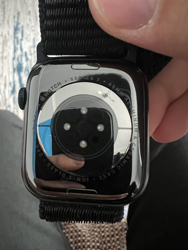 Продам Apple Watch 7 45mm в отличном состояний