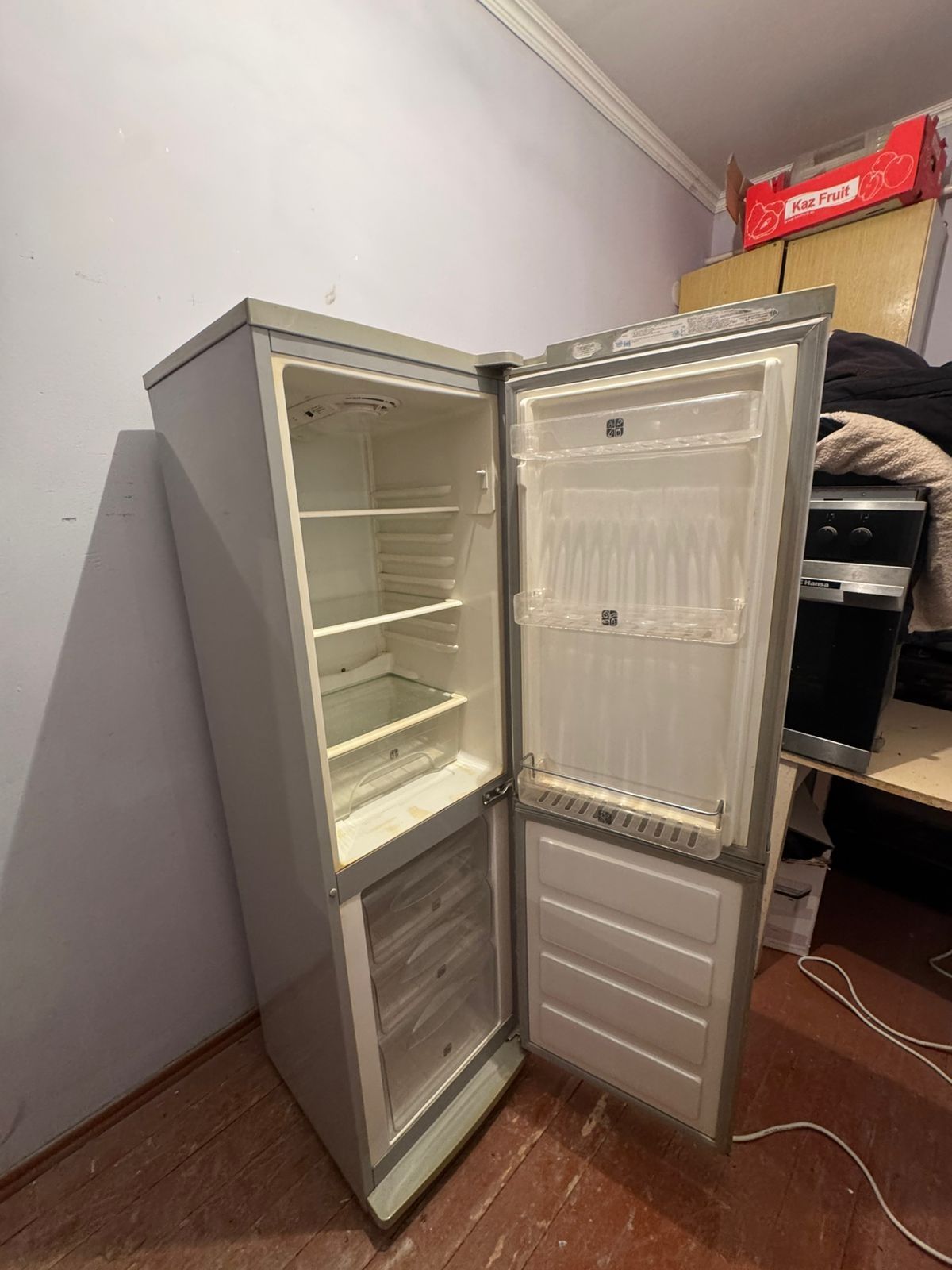 Продам  холодильник отлично работает