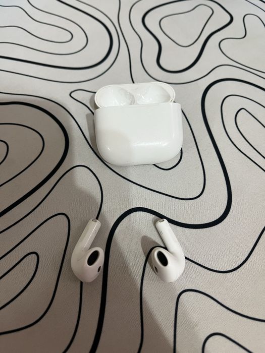 AirPods 4 почти как новый