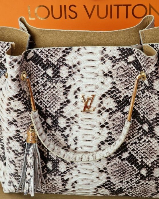 Geanta piele naturala LV,model croco,logo metalic auriu,saculet, etich