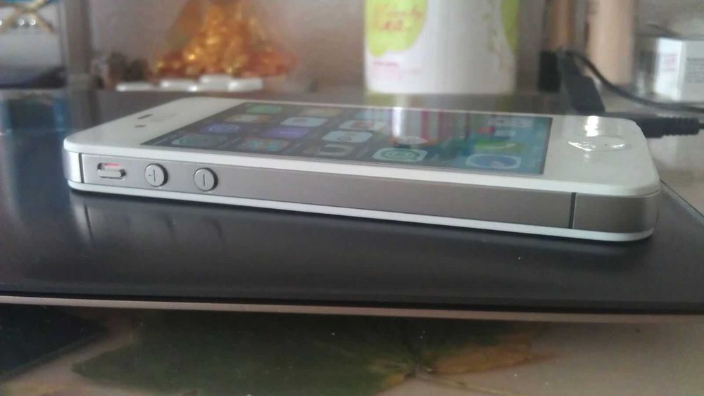 IPhone 4s в идеальном с коробкой