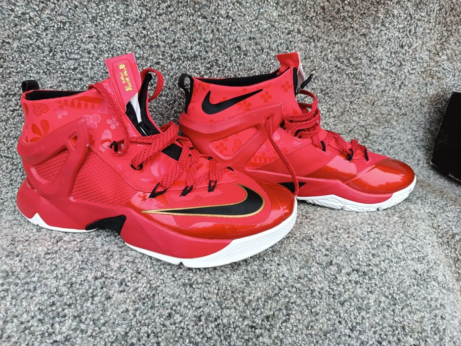 Кроссовки Nike Lebron 45р
В ядовито-красном цвете
Размер 45 (полный)
2