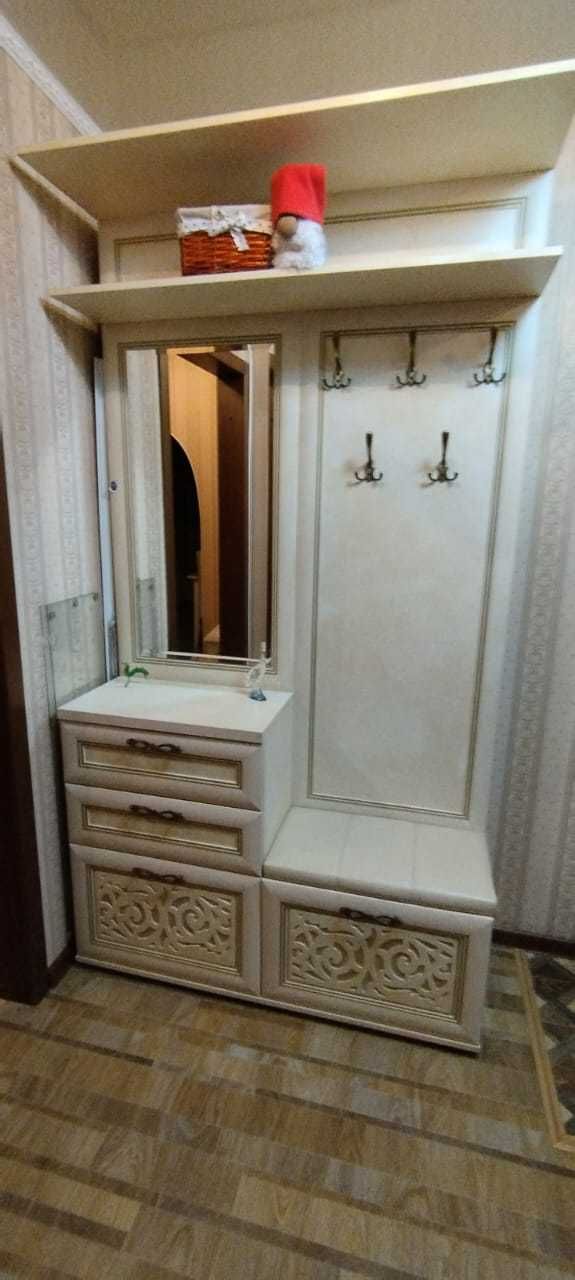Продам прихожую состояние новое