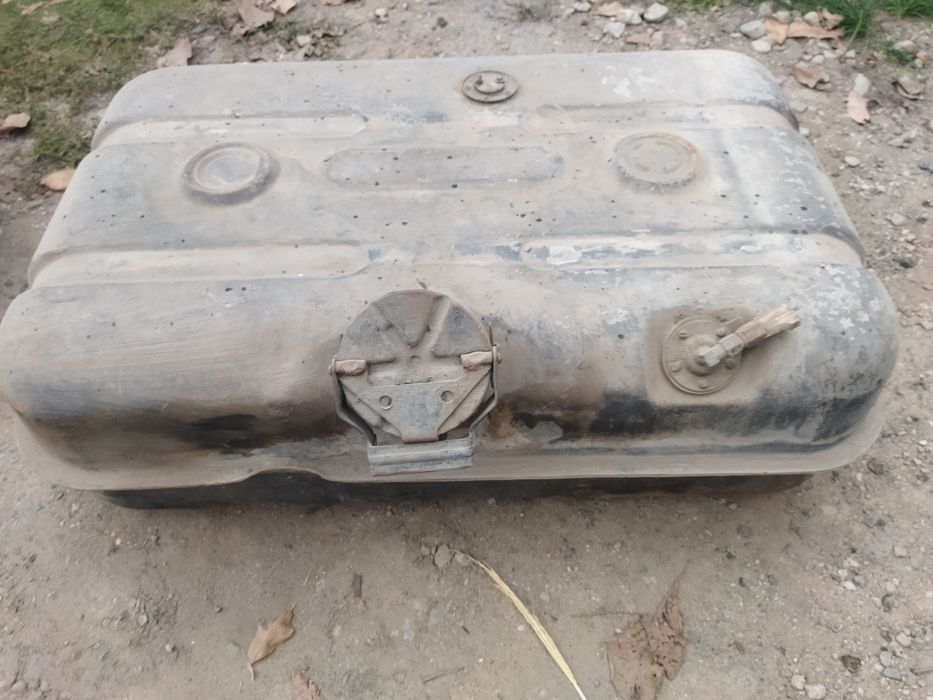 Продам 2 бензобака.