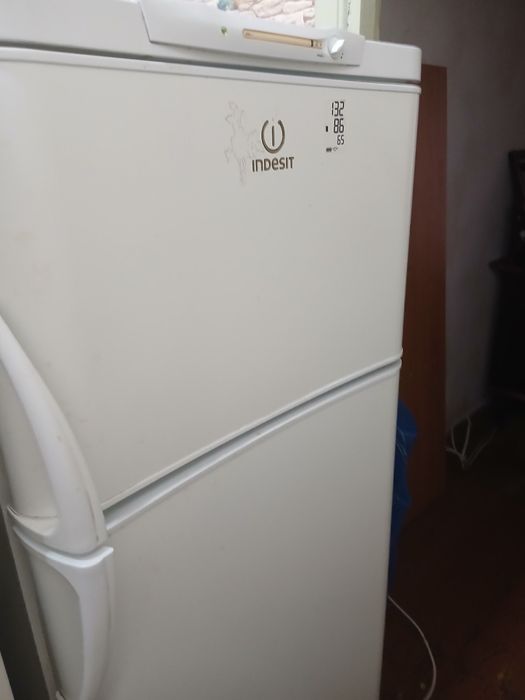 Продаю б/у холодильник