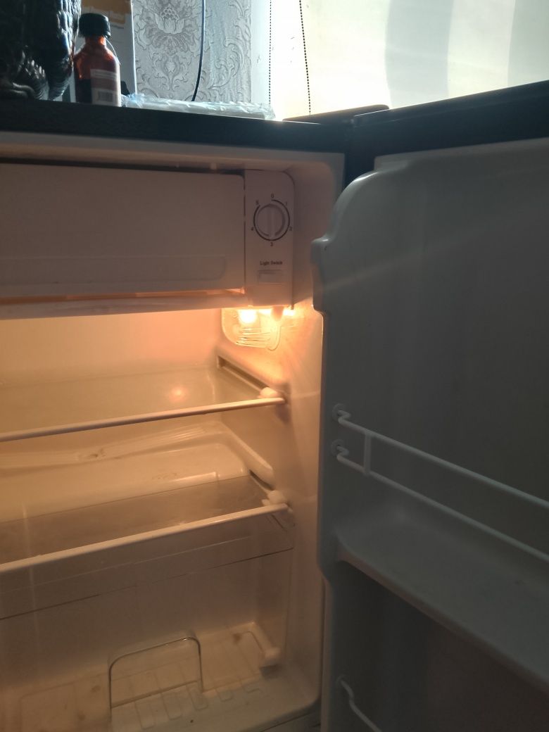 Холодильник продаётся