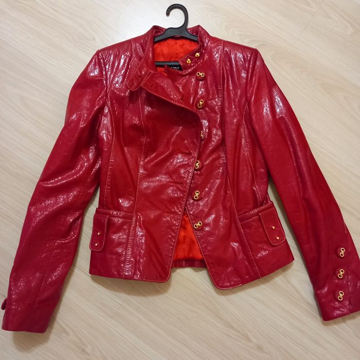 НОВО оригинално дамско яке GUESS