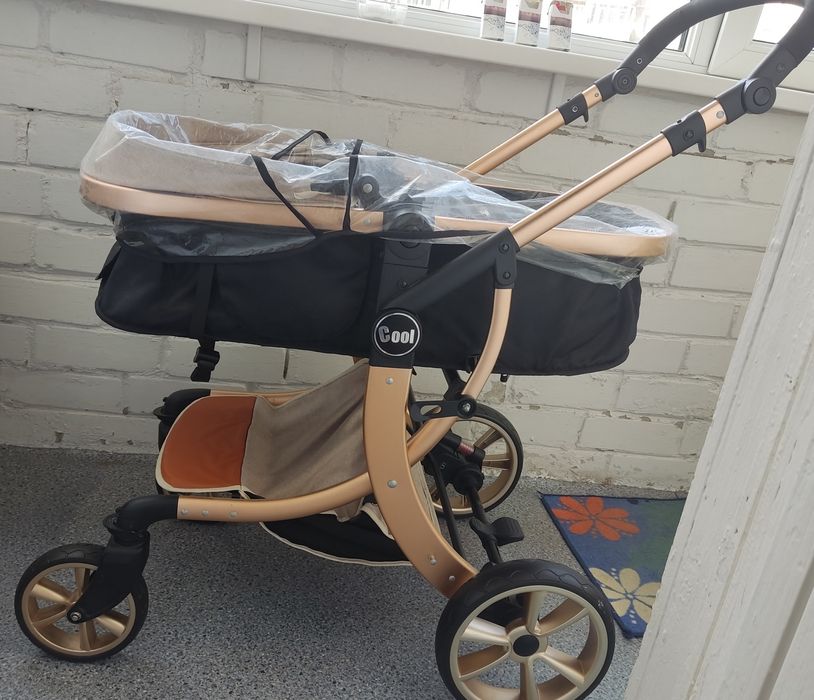 Коляска почти новая