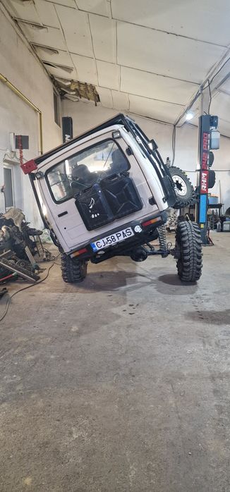 Suzuki samurai offroad