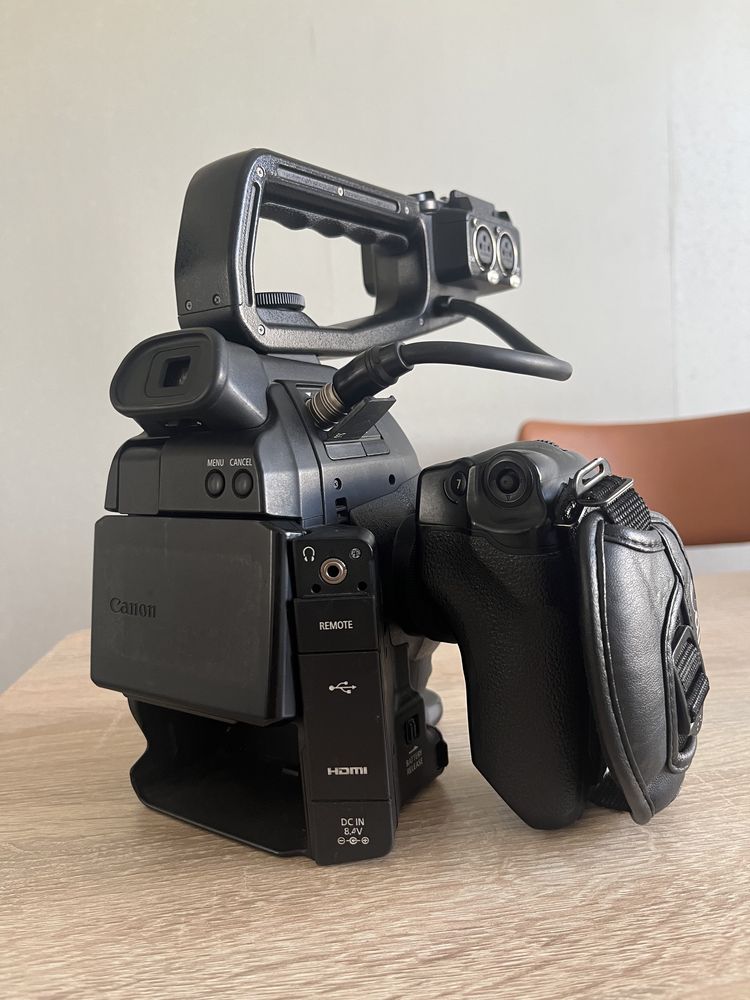 Кинокамера Canon EOS C100