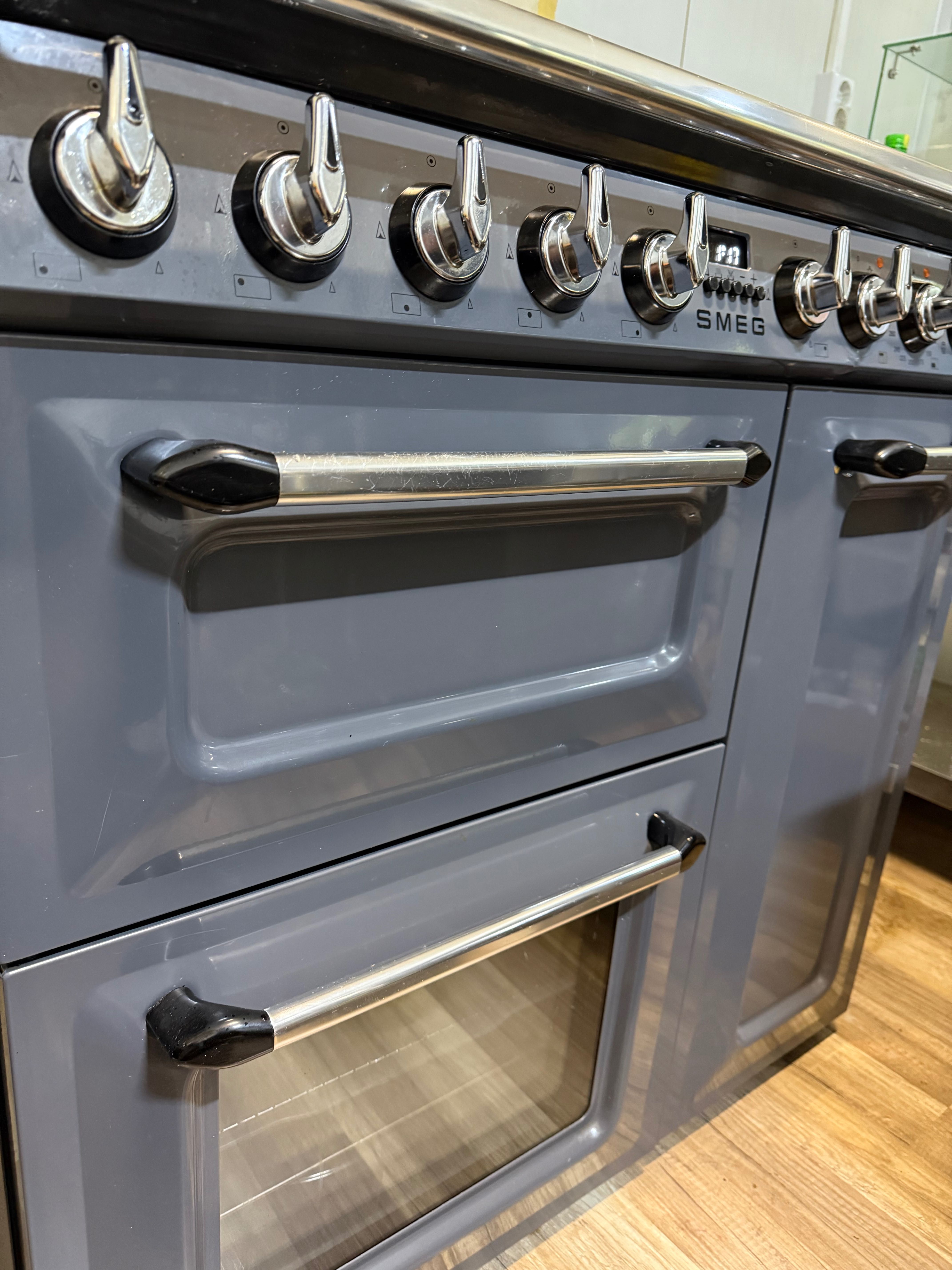 Фурна Smeg TR93BL