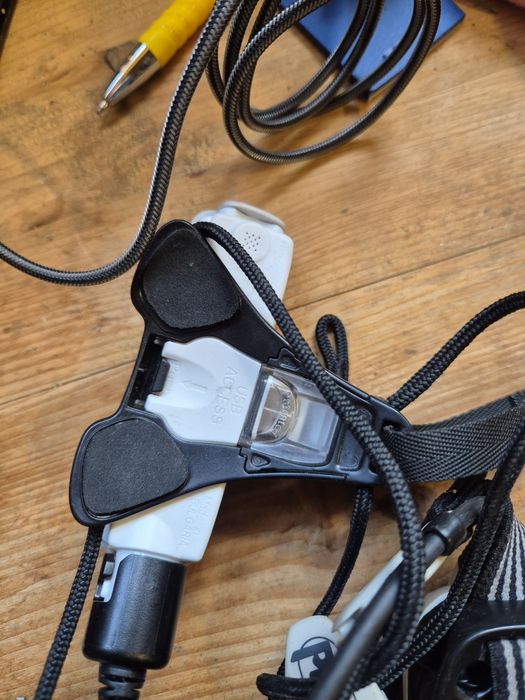 Челник Petzl Nao не зарежда