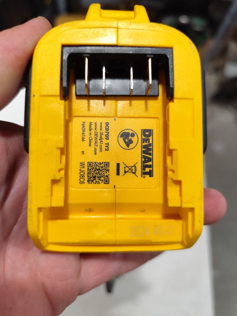 Безчетков акумулаторен удърен винтоверт Девалт DeWALT DCD709 + 5Ah