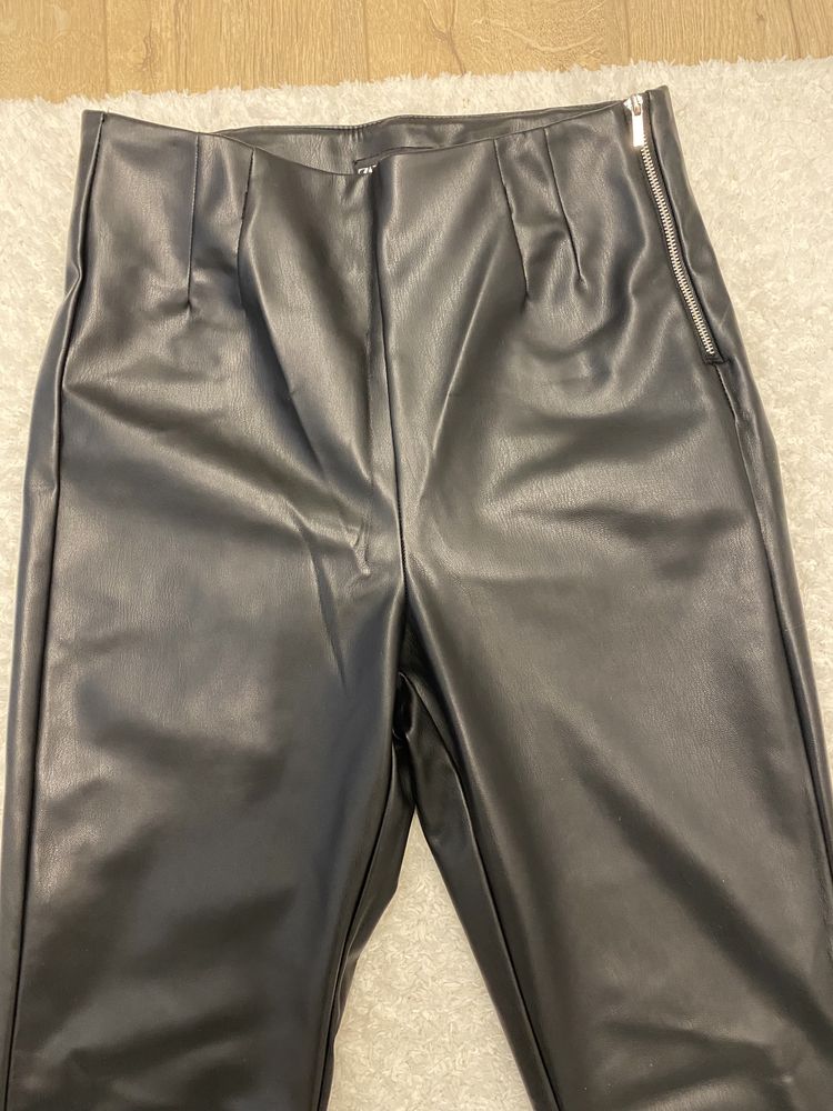 Pantaloni Evazati imitatie de piele ZARA