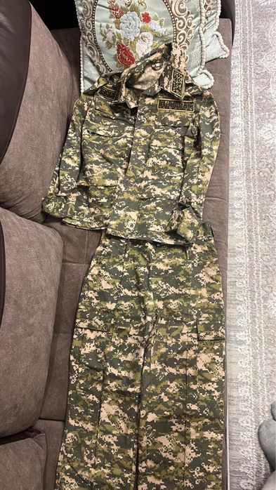 Продаётся военная форма (камуфляжный.     костюм)