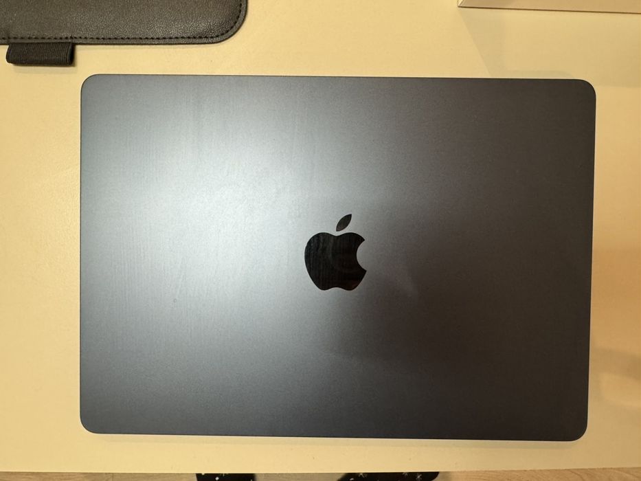 macbook air m3 13” midnight(черен), 16GB ram 256GB ssd,Батерия 100%