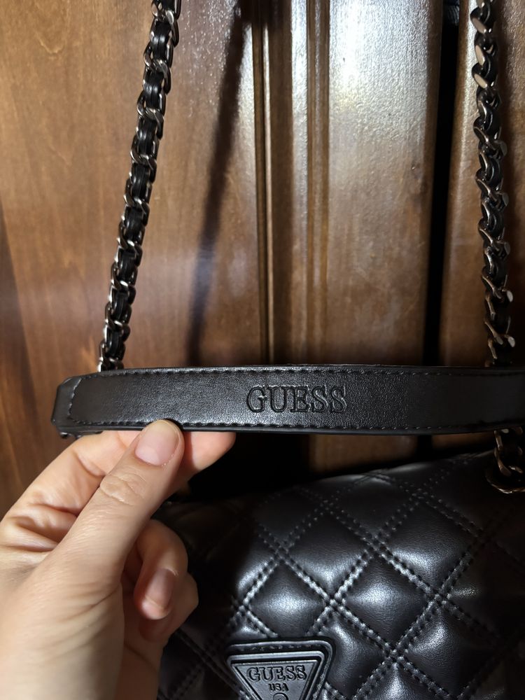 Дамска чанта Guess