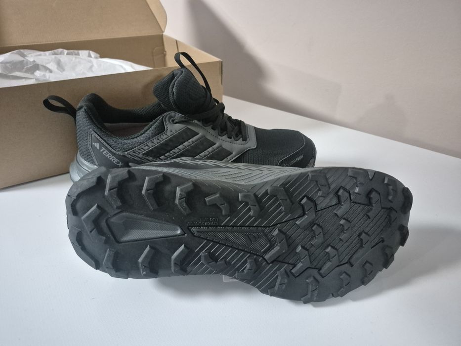 Adidasi Terrex noi