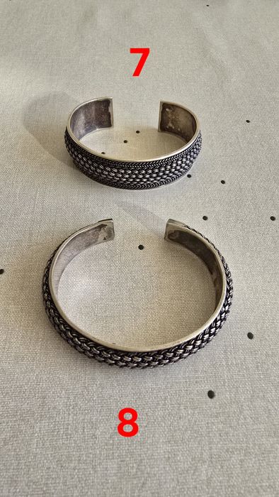 Сребърни гривни гравирани