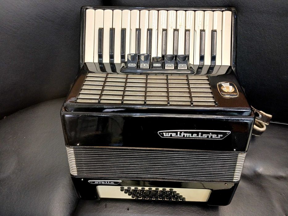 Acordeon Weltmeister Stela 40 bas