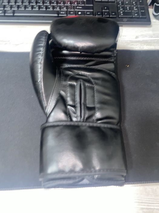 Перчатки босксерские, в хорошем виде