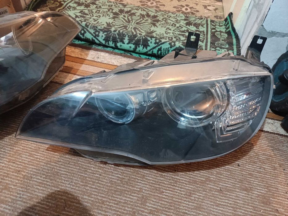 Фарове БМВ Х6 Е71 ляв десен фар BMW X5 E70 ксенон