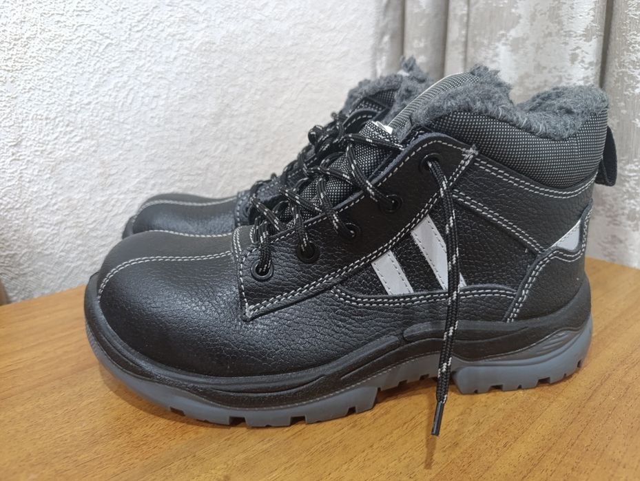 Продам ботинки зимние