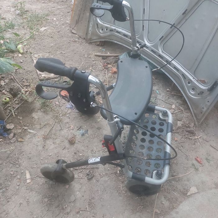 Vand carut in stare foarte buna