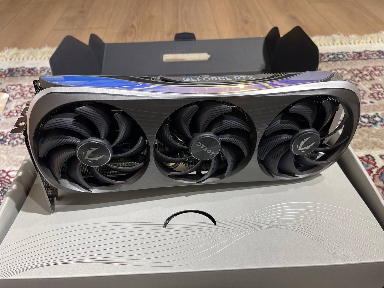 Продам Видеокарту RTX4070ti Zotac AMP Extreme Aero