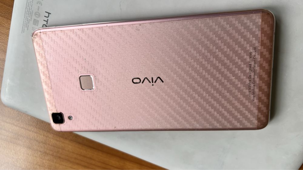 Телефон Vivo и таблет HTC Nexus 9